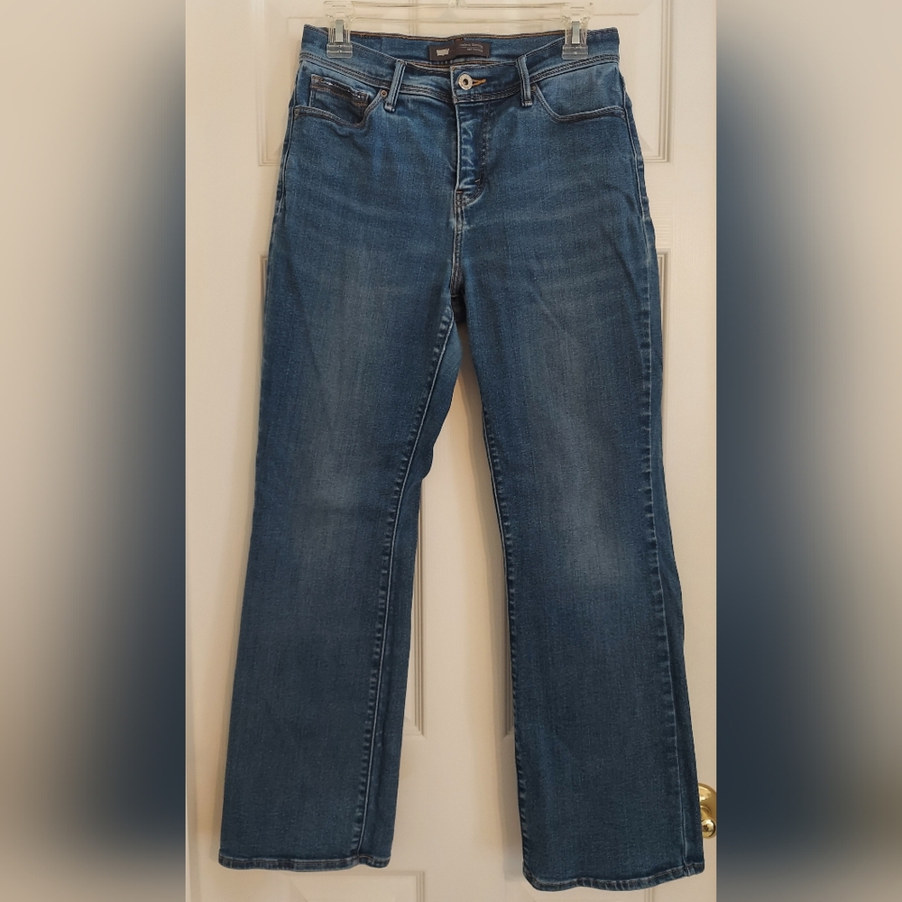 LEVI'S | 8S 512 Bootcut Perfectly Slimming Women's Denim 5-Pocket Jeans.